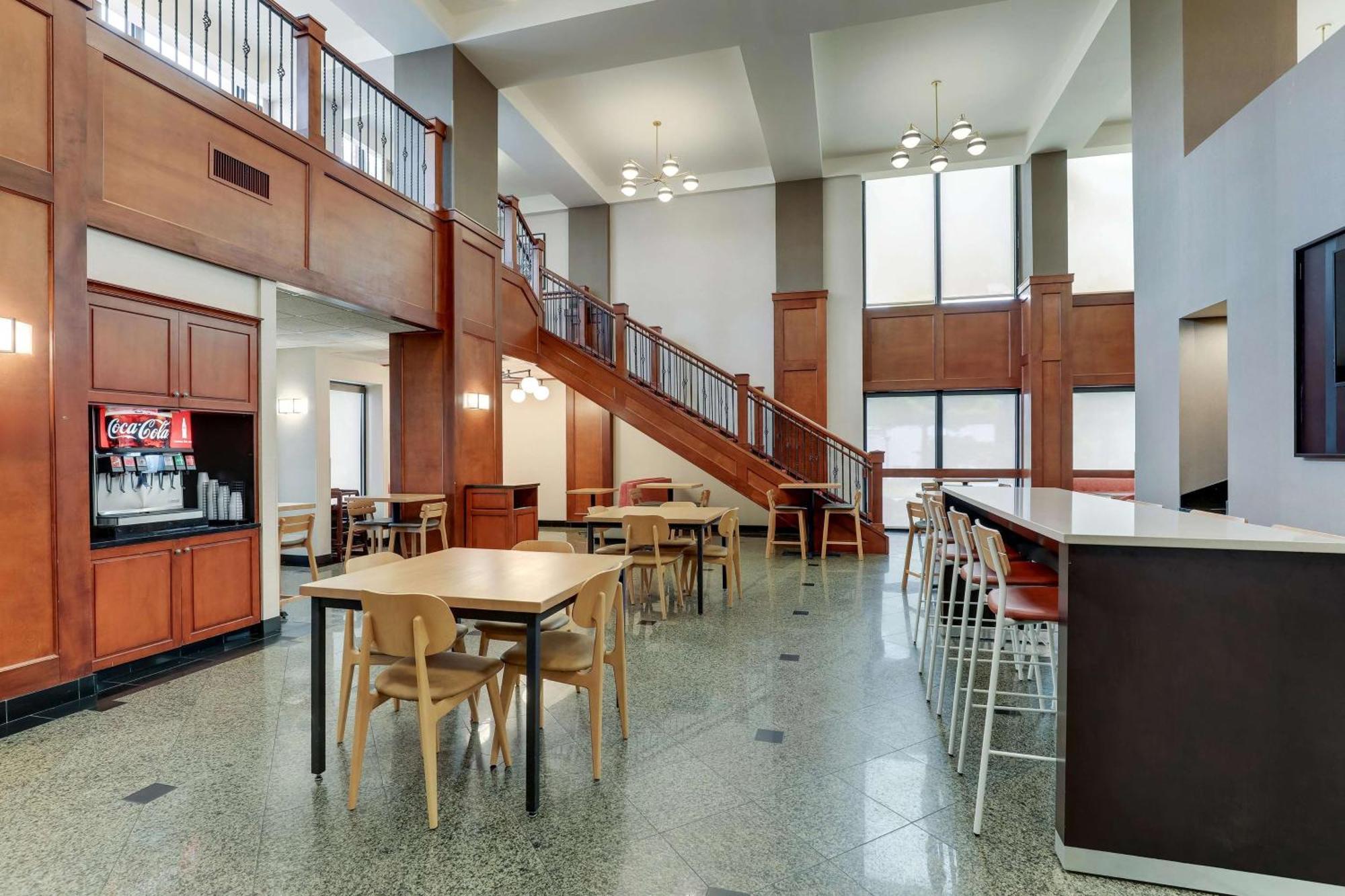 Drury Inn & Suites Birmingham Lakeshore Drive Exteriör bild