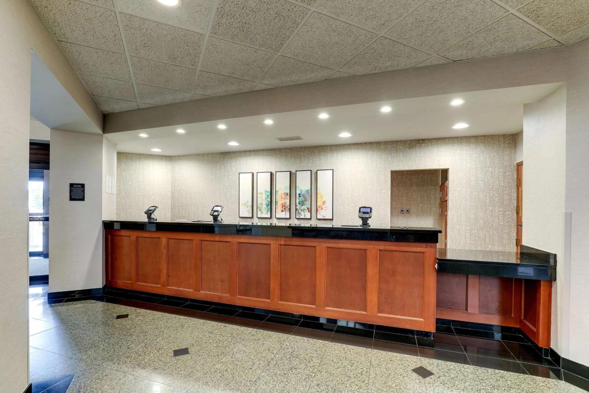Drury Inn & Suites Birmingham Lakeshore Drive Exteriör bild