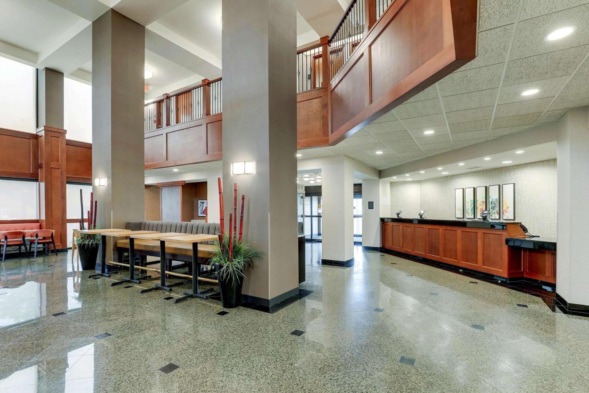 Drury Inn & Suites Birmingham Lakeshore Drive Exteriör bild