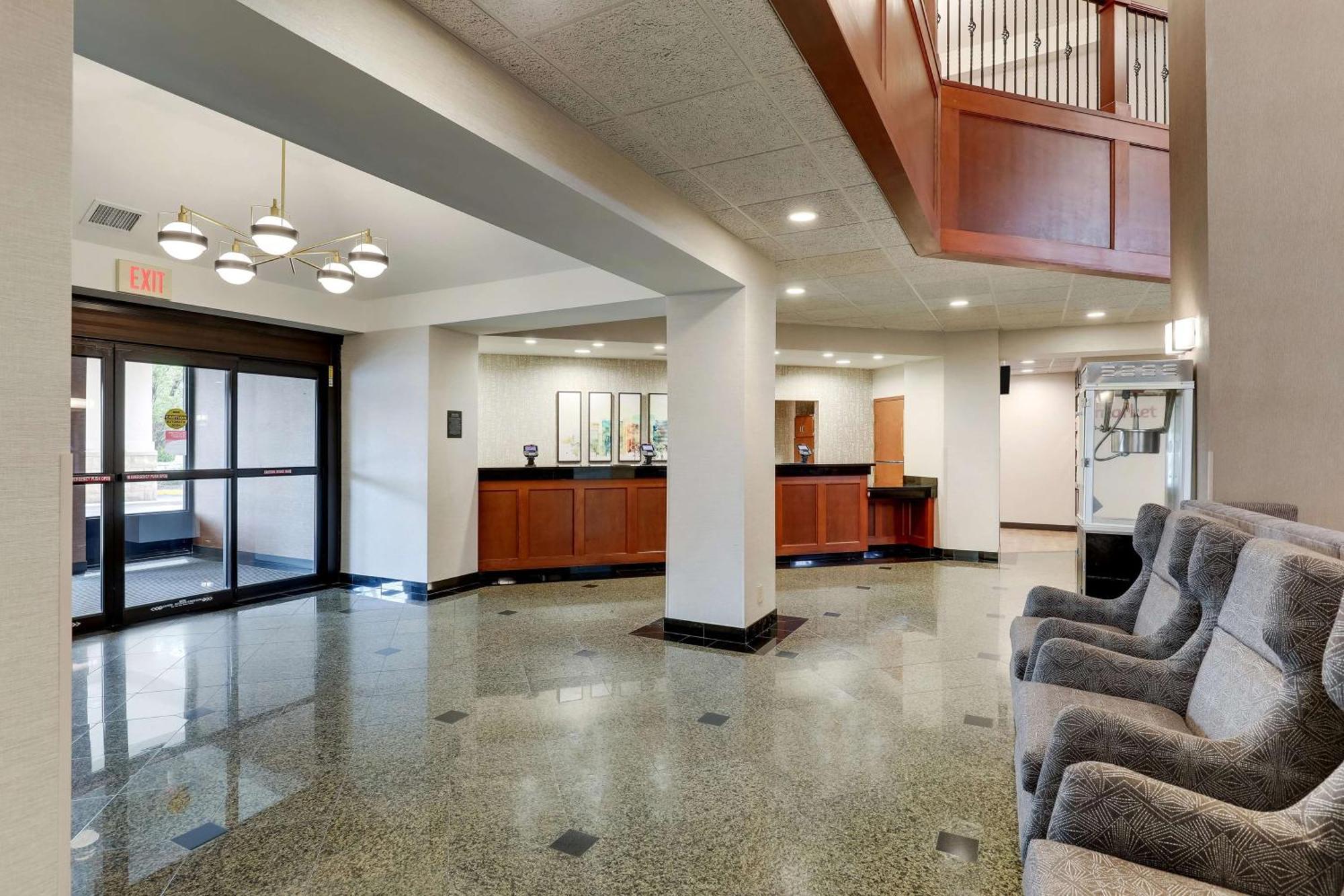 Drury Inn & Suites Birmingham Lakeshore Drive Exteriör bild