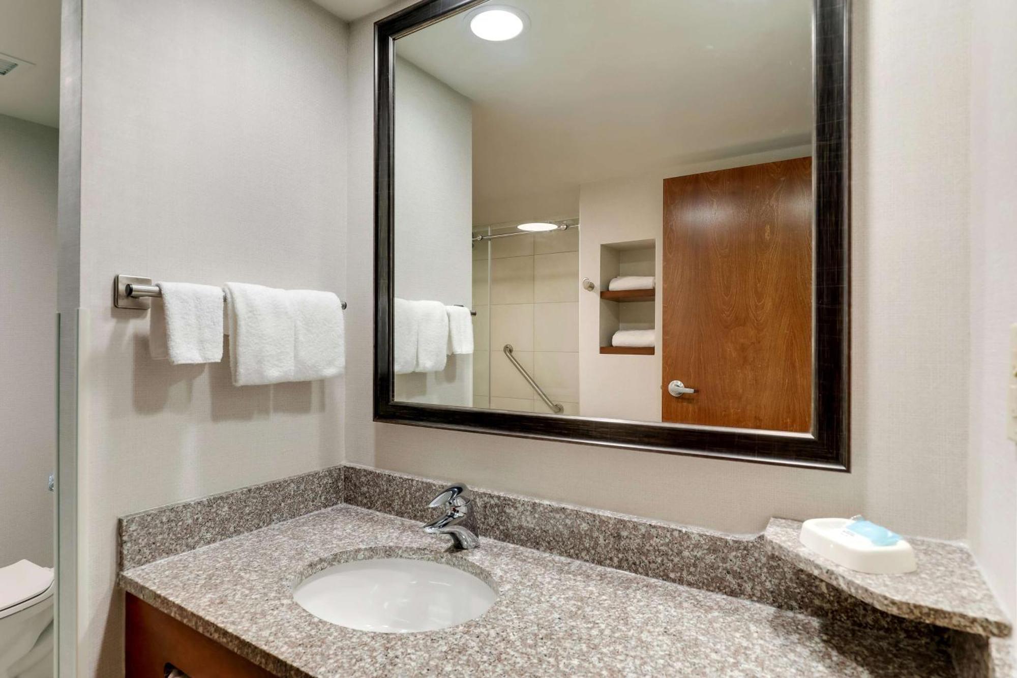 Drury Inn & Suites Birmingham Lakeshore Drive Exteriör bild