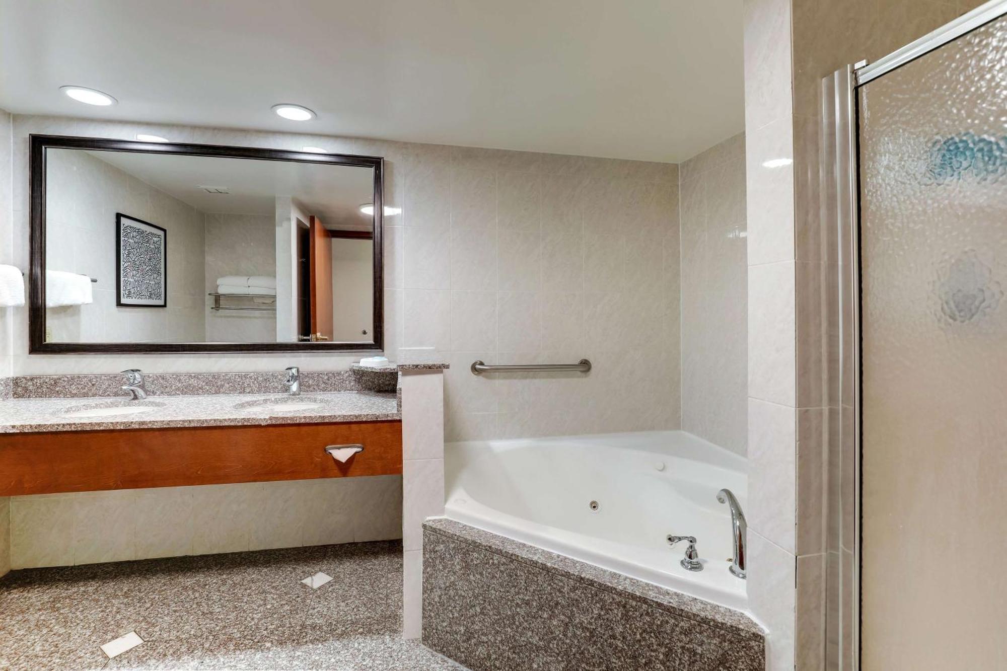 Drury Inn & Suites Birmingham Lakeshore Drive Exteriör bild