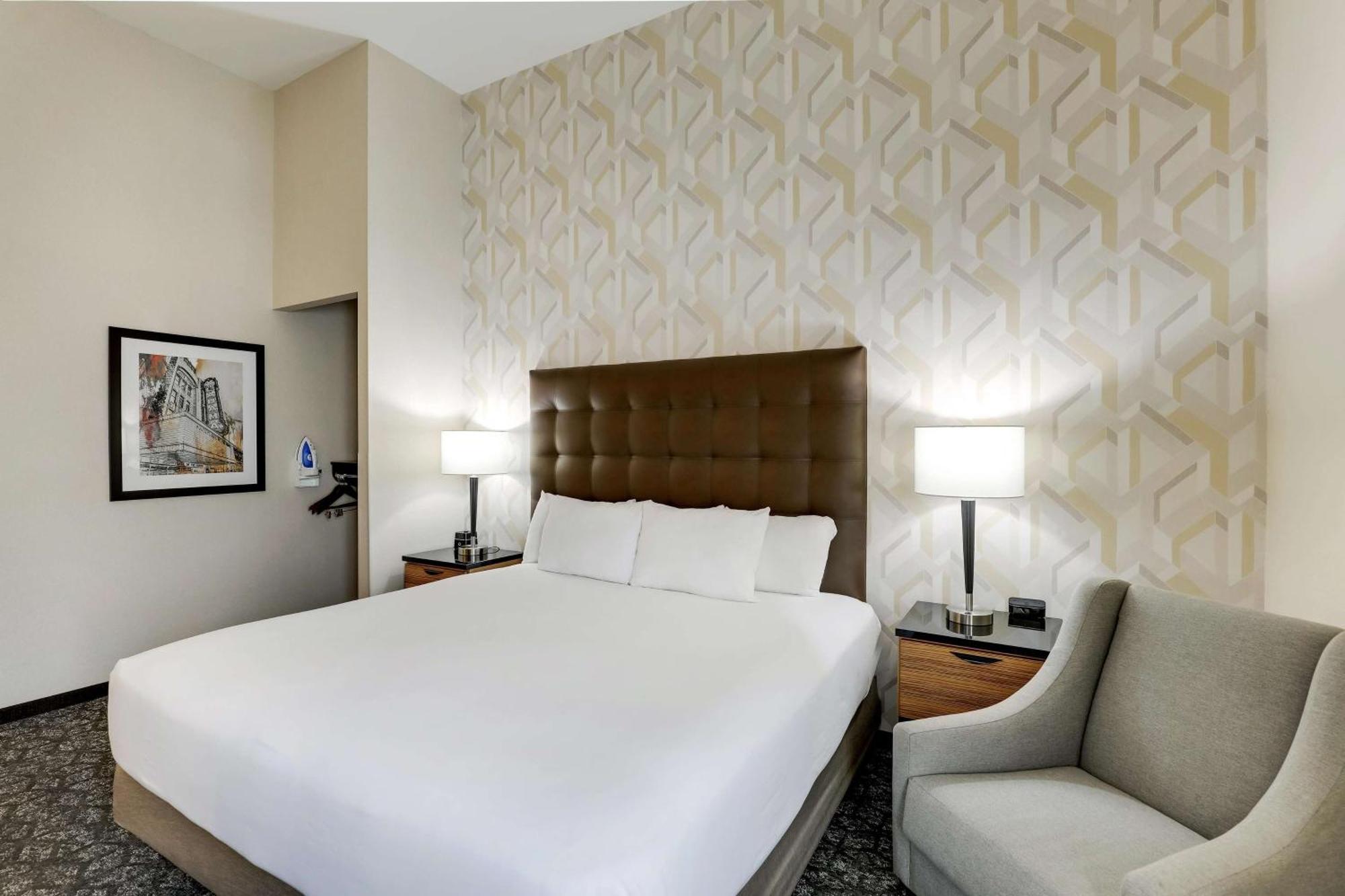 Drury Inn & Suites Birmingham Lakeshore Drive Exteriör bild