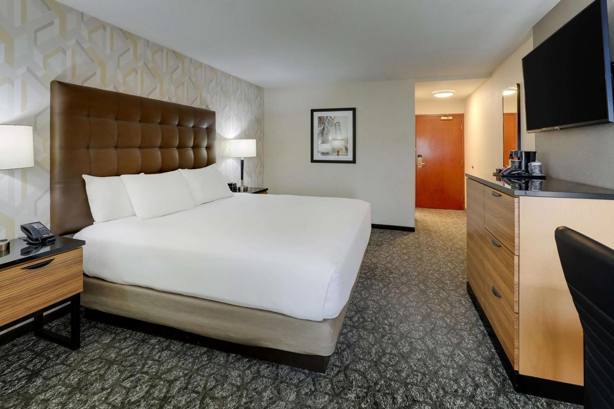Drury Inn & Suites Birmingham Lakeshore Drive Exteriör bild