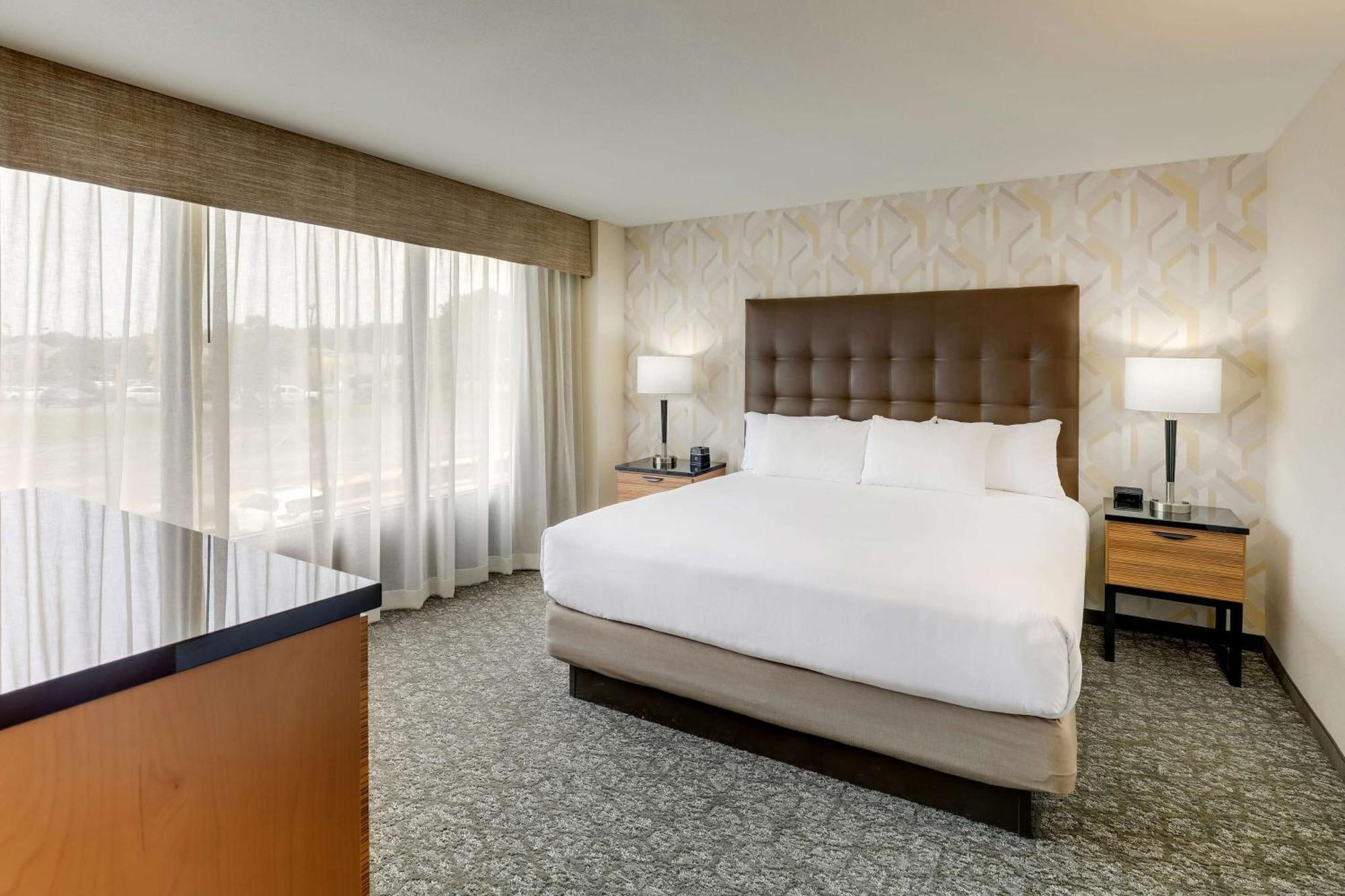 Drury Inn & Suites Birmingham Lakeshore Drive Exteriör bild